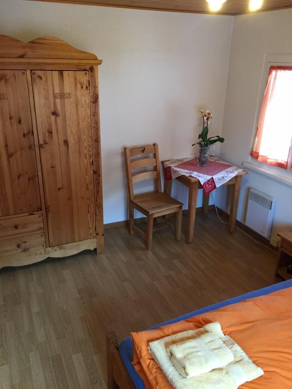 Le Central - Chambres D'Hote Grone Room photo